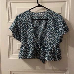 Green flower top. Small rip on the tie